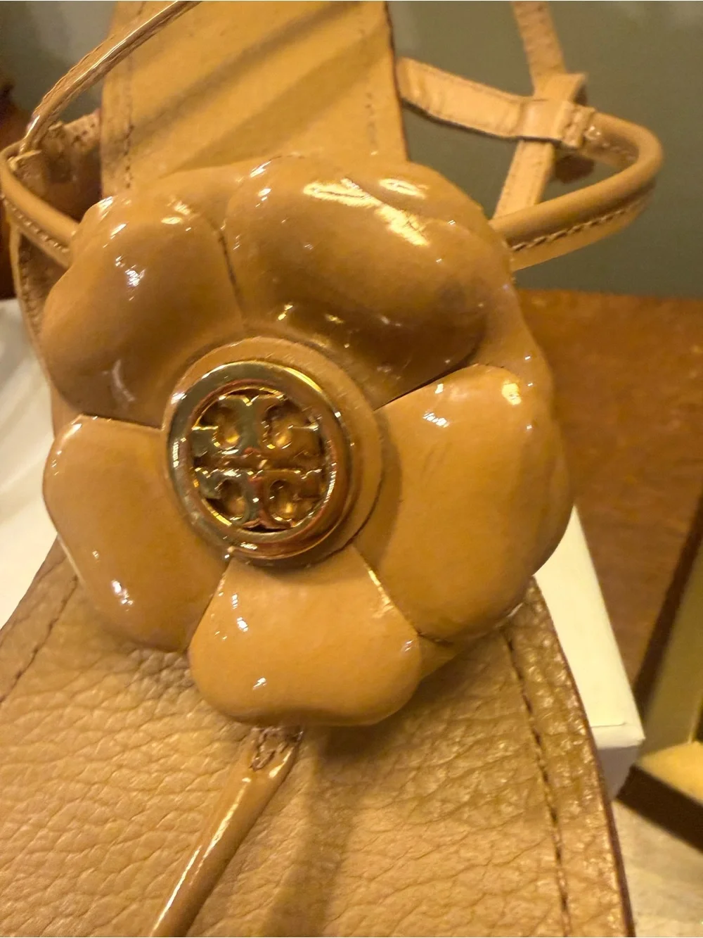 Tory Burch Shelby Flower Thong Wedge Sandals tan Leather gold Size 10.5 MSRP 328